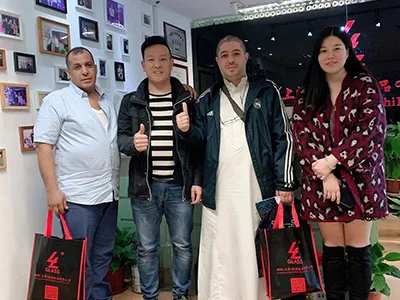 Visita de cliente de los Emiratos Árabes Unidos para frascos de vidrio para café