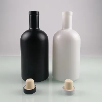 Botellas de bebidas espirituosas de vidrio pintadas con aerosol